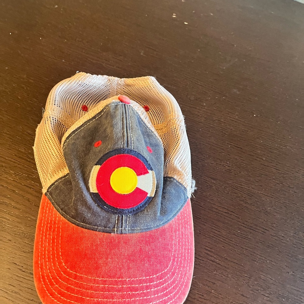 Men’s stretch legacy Colorado trucker hat